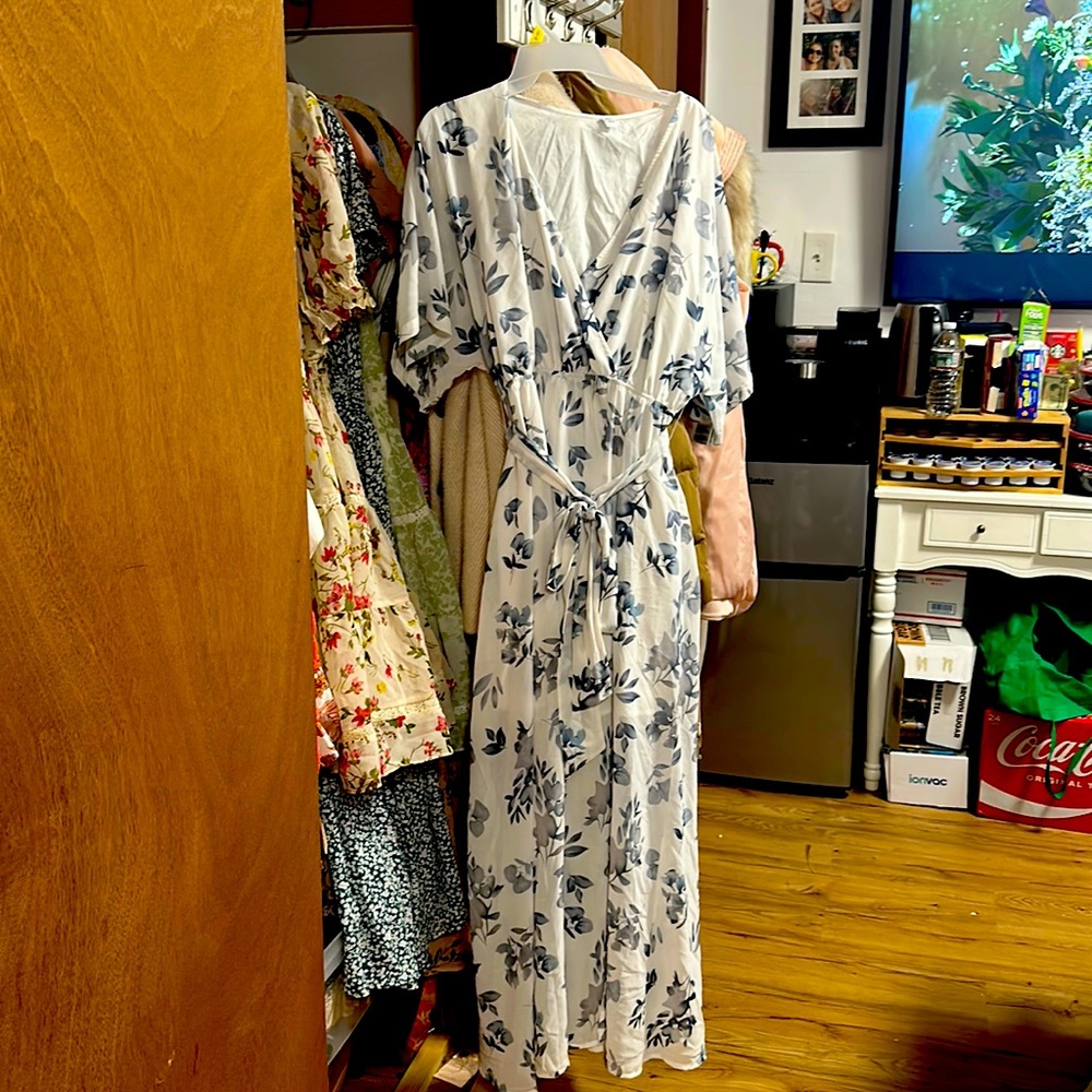 Short sleeve dress, cover-up, size large, very flattering on floral print